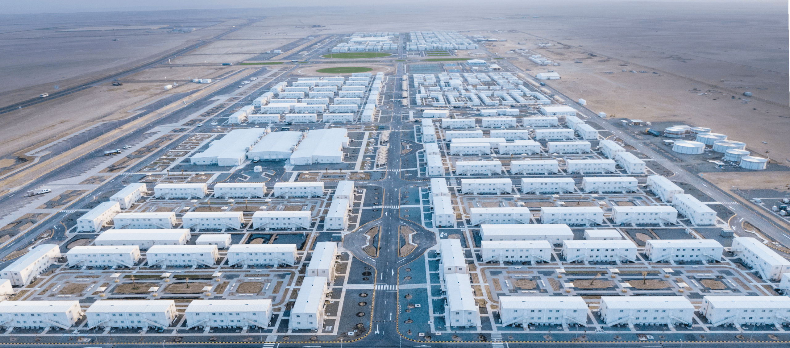 أعمال الهندسة والمشتريات والإنشاءات (EPC) لتصميم وبناء قرية سكنية للعمال (معسكر مؤقت يتسع لـ 5,000 شخص) لصالح مشروع تطوير البحر الأحمر